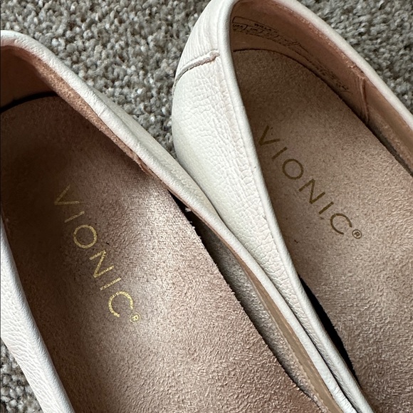 Vionic Willa Women's Cream Leather Loafers size 6 NWOB - Picture 3 of 6